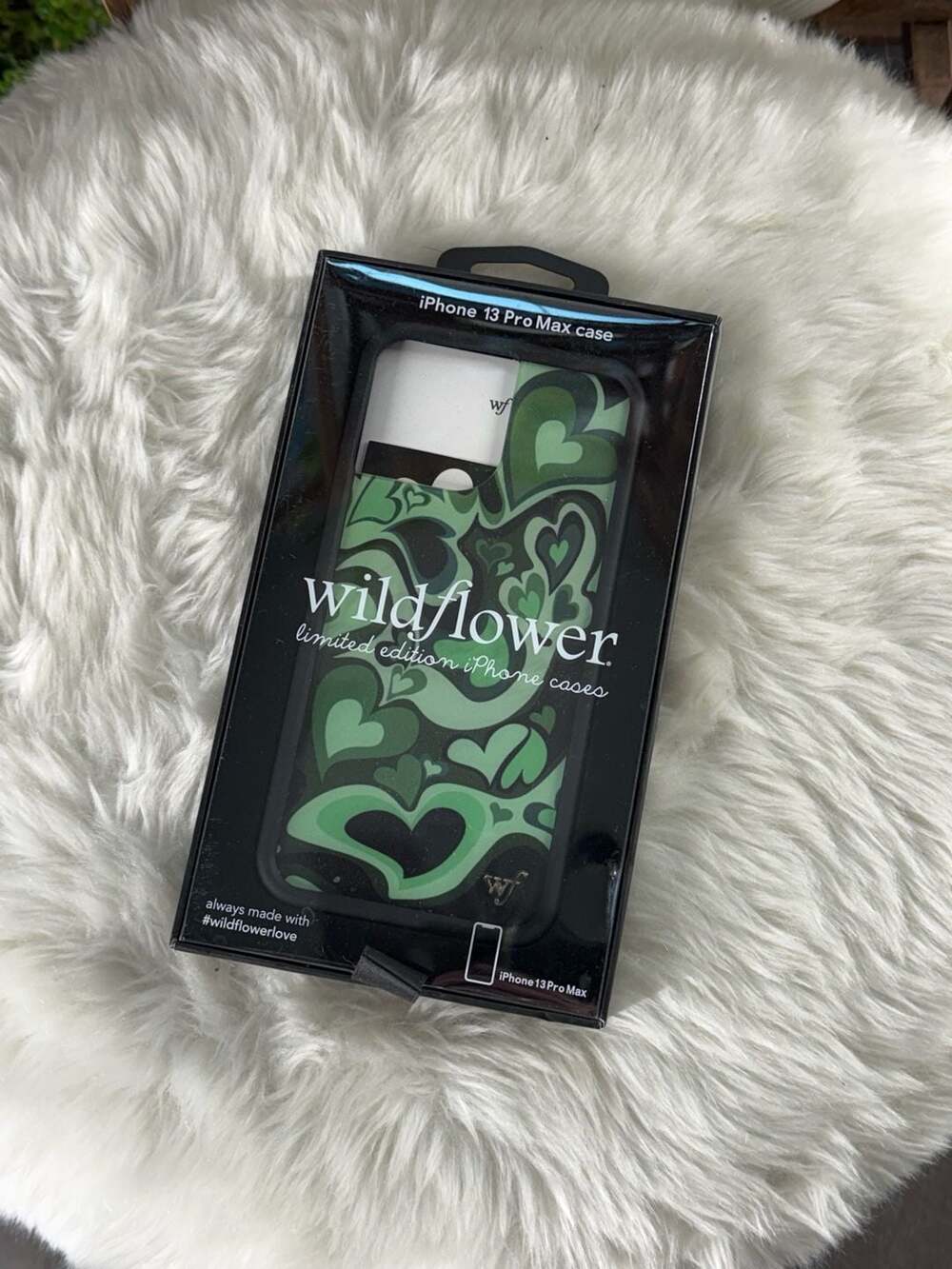 Wildflower iphone 14 pro max case Like new